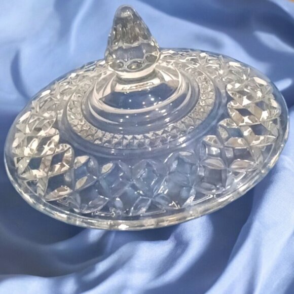 Vintage Anchor Hocking 'Wexford' Heavy Clear Cut Glass Pedestal Bowl‎ with Lid - Picture 7 of 9